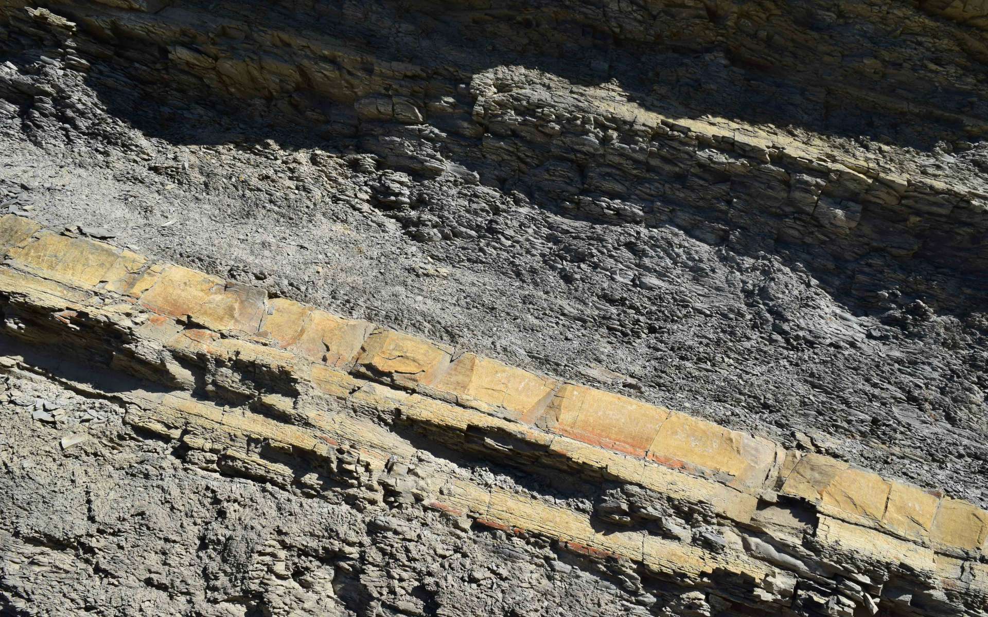 Marne avec alternance de calcaire marneux - balade de St Génis (Crédits : Sabine Meneut)