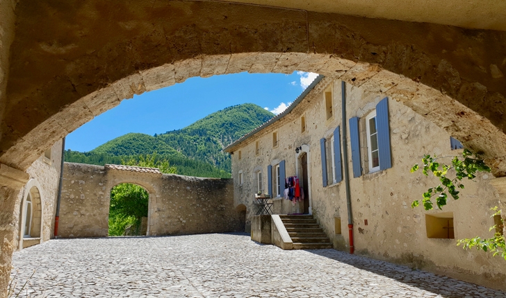 balade-Ventoux-et-Toulourenc-Savoillans-credits-Natural-Solutions-Ariane