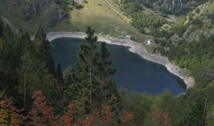 Lac d'Oô vue du chemin d'Espingo