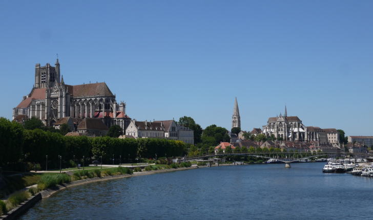 Centre ville d'Auxerre. Vue globale sur les monuments