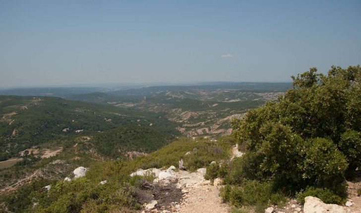 Vue depuis le sentier - Balade Montagne Sainte-Victoire (Crédits : Cédric Seguin)
