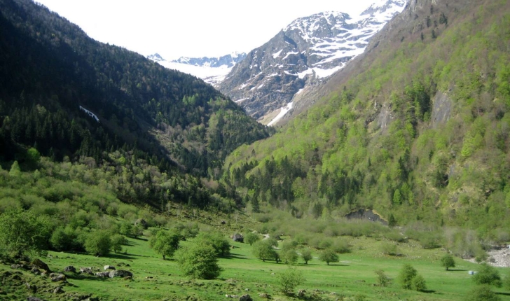 Val d'Astau au départ de la balade du lac d'Oô (Crédits : Evelyne Liauzun)