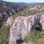 Le belvédère sur son arche de pierre au point de départ du sentier (Crédits: Richard Gavaudan)